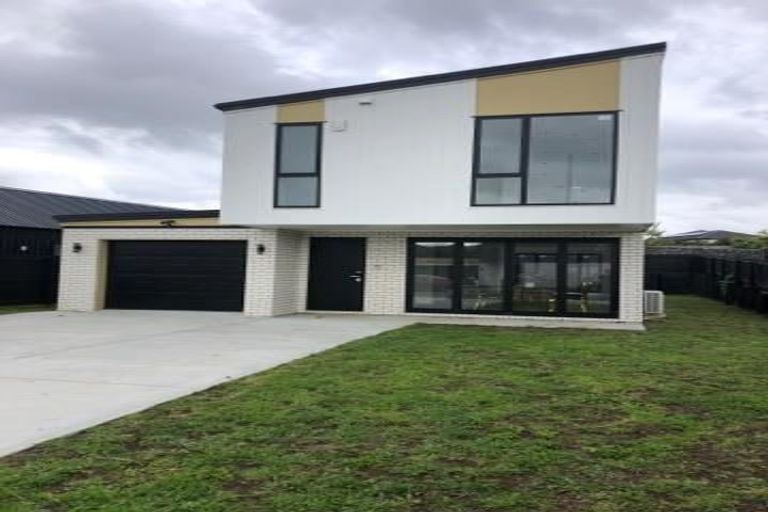 Photo of property in 12 Waikaha Street, Pokeno, 2472