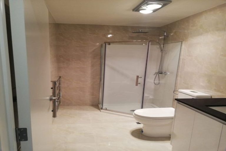 Photo of property in 4035c Great North Road, Glen Eden, Auckland, 0602