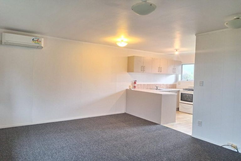 Photo of property in 1/468 Swanson Road, Ranui, Auckland, 0612