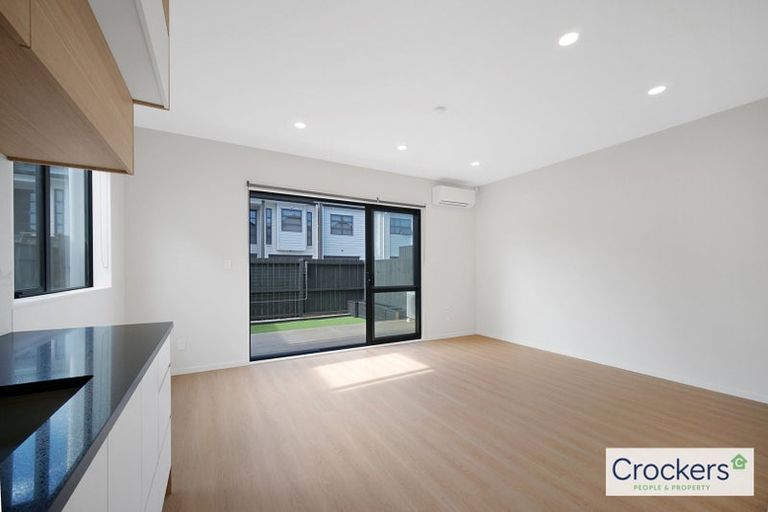 Photo of property in 83c Russell Road, Manurewa, Auckland, 2102