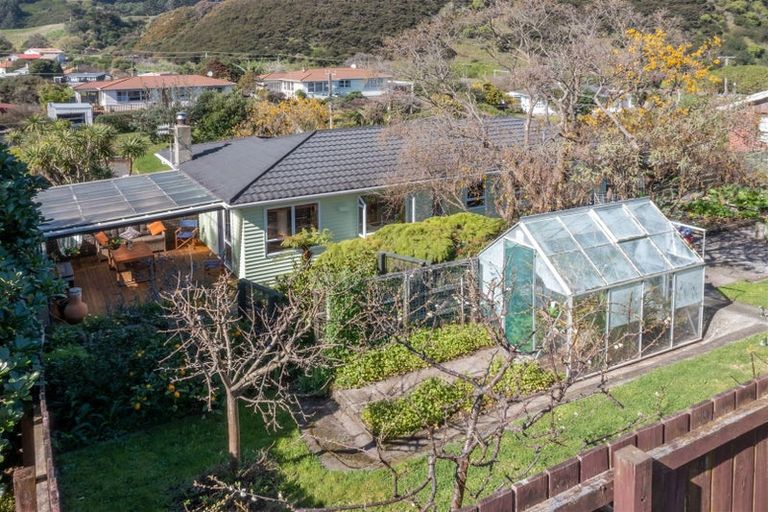 Photo of property in 103 Tilley Road, Paekakariki, 5034