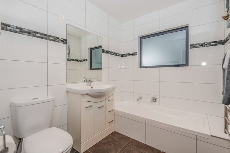 Photo of property in 77 Rhodes Drive, Kelvin Grove, Palmerston North, 4414