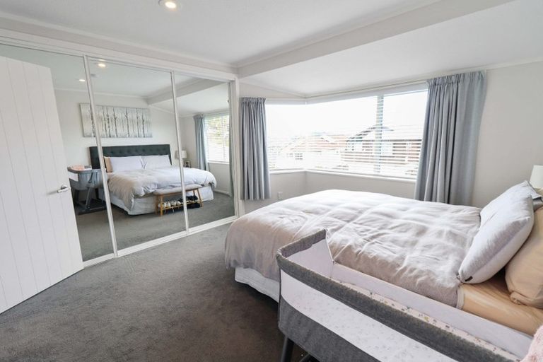 Photo of property in 6 Meadowcroft Grove, Johnsonville, Wellington, 6037