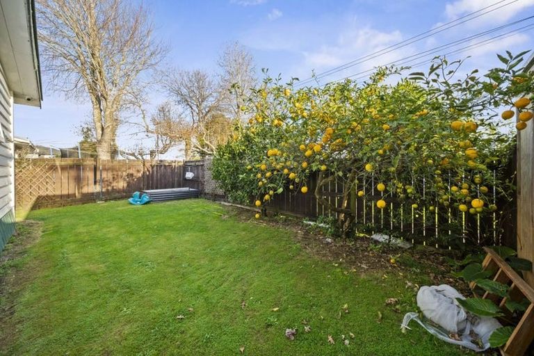 Photo of property in 18 Graham Road, Conifer Grove, Takanini, 2112