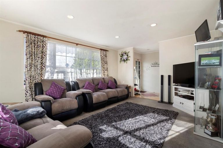 Photo of property in 6 Stella Place, Manurewa, Auckland, 2102