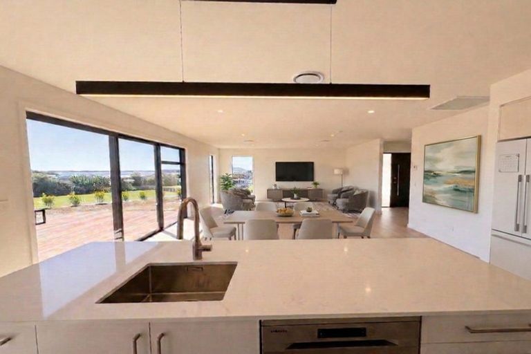 Photo of property in 22 Korora Crescent, Omokoroa, 3114