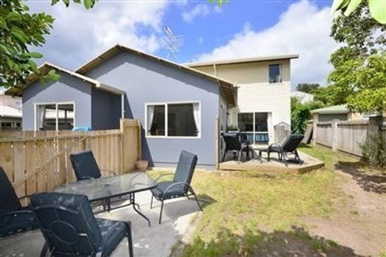 Photo of property in 3/372 Whangaparaoa Road, Stanmore Bay, Whangaparaoa, 0932