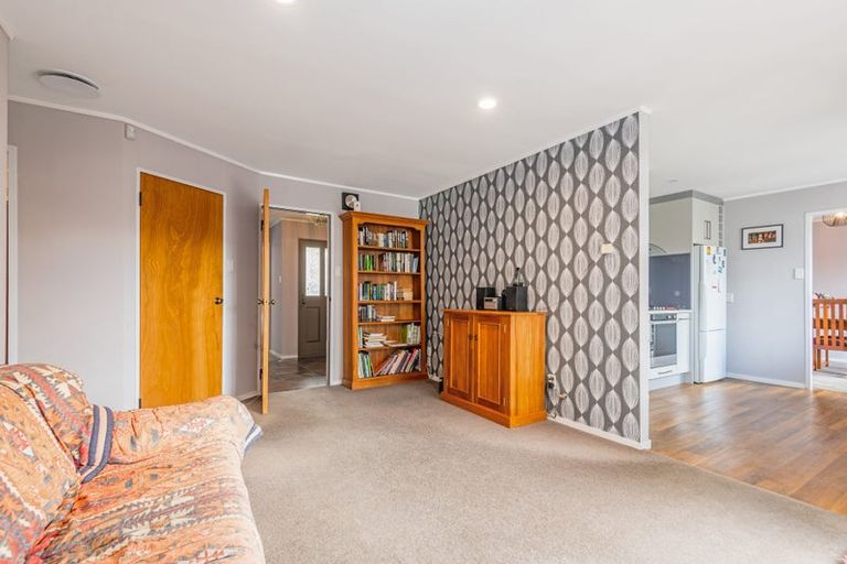 Photo of property in 18 Truscott Grove, Awapuni, Palmerston North, 4412