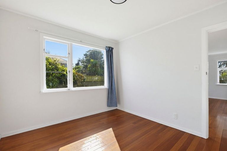 Photo of property in 3/139 Queens Drive, Lyall Bay, Wellington, 6022