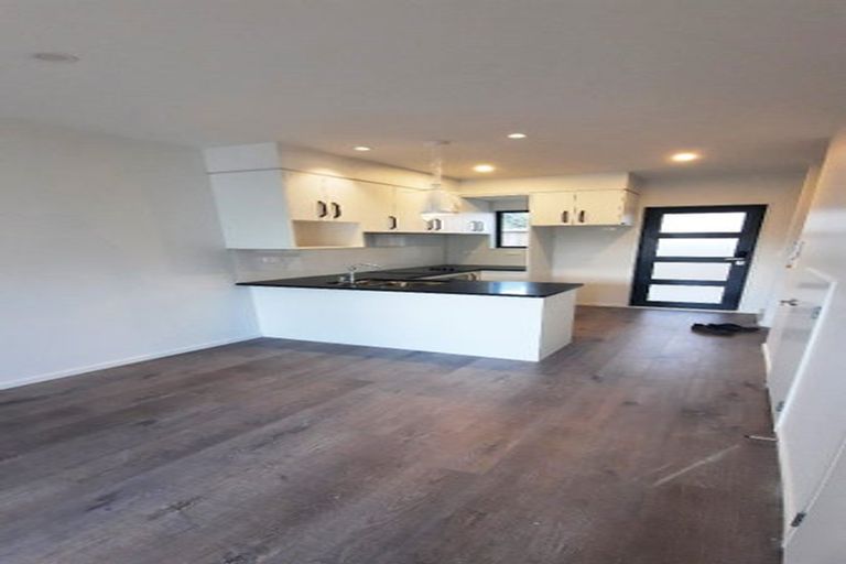 Photo of property in 4e Pinedale Place, Henderson, Auckland, 0610