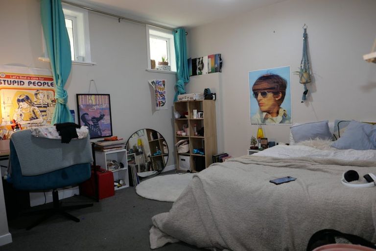 Photo of property in 70 Kelburn Parade, Kelburn, Wellington, 6012