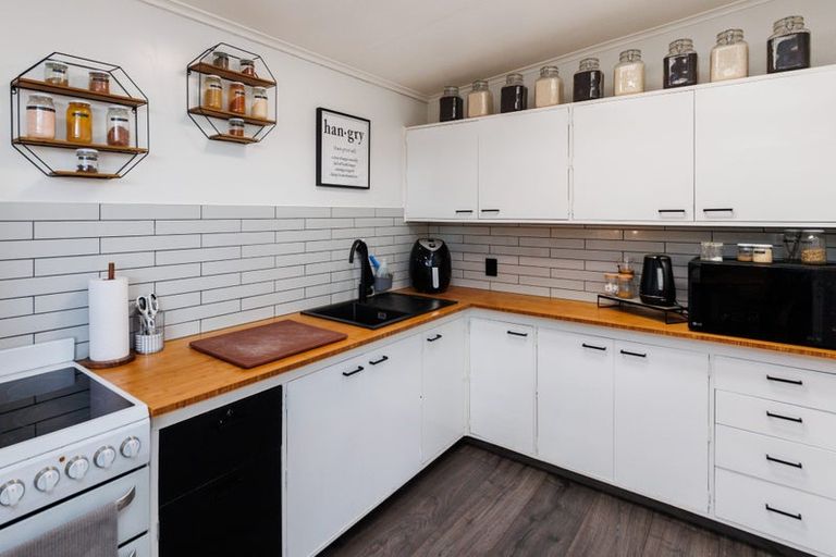 Photo of property in 1/19 Keeling Street, West End, Palmerston North, 4412