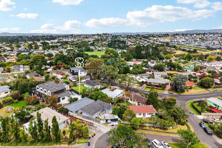 Photo of property in 6a Magdalen Place, West Harbour, Auckland, 0618