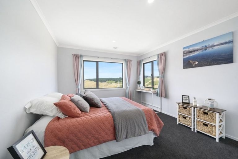 Photo of property in 15 Bickerton Rise, Churton Park, Wellington, 6037