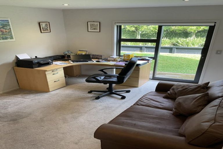 Photo of property in 15b Eastcliffe Road, Castor Bay, Auckland, 0620