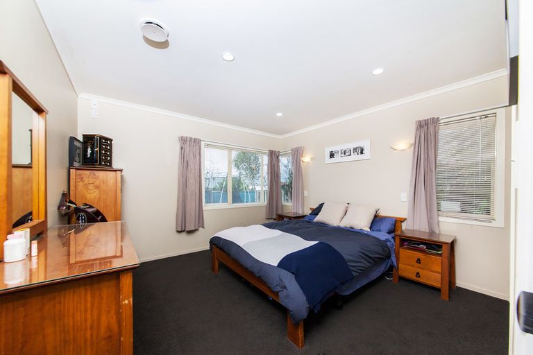 Photo of property in 18 Cinnabar Place, Westgate, Auckland, 0614