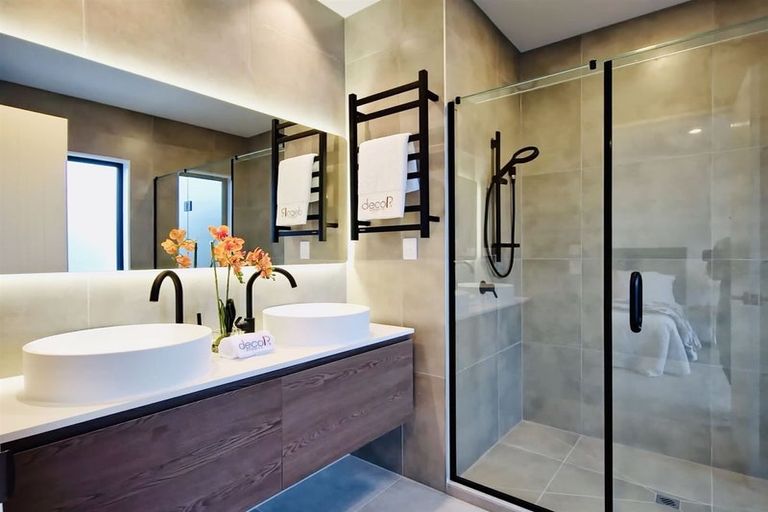 Photo of property in 15 Mina Way, Browns Bay, Auckland, 0630