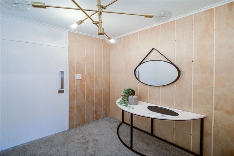 Photo of property in 7 Cyril Way, Paparangi, Wellington, 6037