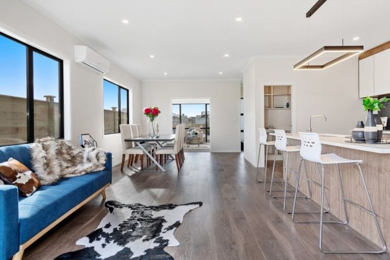 Photo of property in 16 Makura Drive, Papamoa Beach, Papamoa, 3118