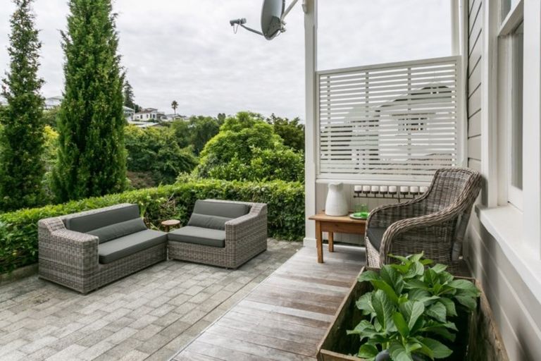 Photo of property in 19 May Avenue, Hospital Hill, Napier, 4110