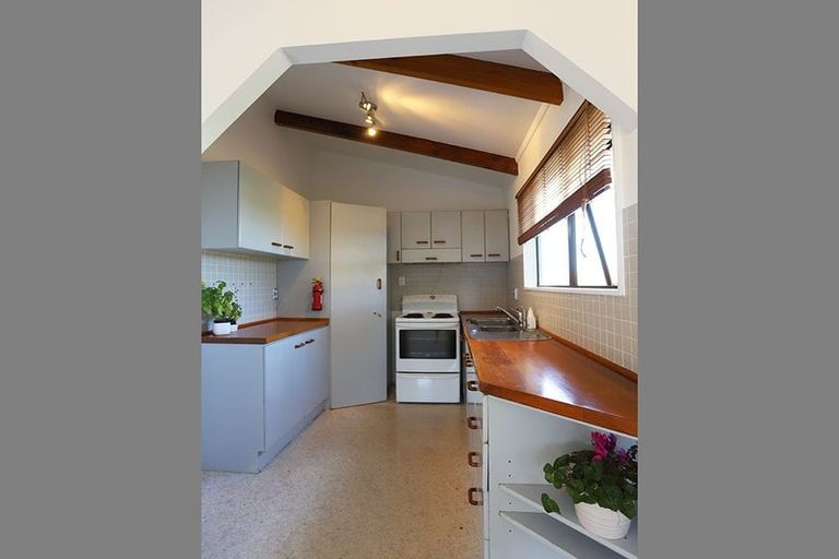 Photo of property in 23 Stottholm Road, Titirangi, Auckland, 0604