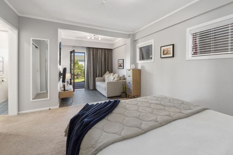 Photo of property in 8 Robin Lane, Browns Bay, Auckland, 0630