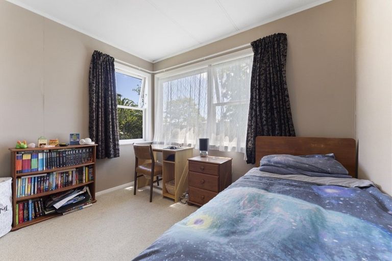 Photo of property in 38 Catlins Crescent, Milson, Palmerston North, 4414