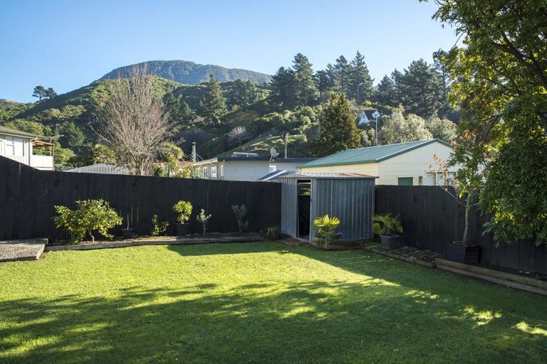 Photo of property in 37 South Terrace, Picton, 7220