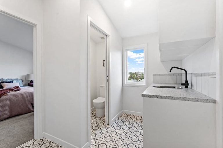 Photo of property in 24 Jean Place, Stanmore Bay, Whangaparaoa, 0932