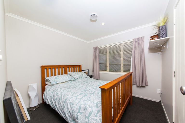 Photo of property in 18 Cinnabar Place, Westgate, Auckland, 0614