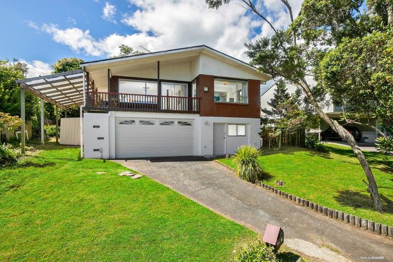 Photo of property in 15 Barlow Place, Chatswood, Auckland, 0626