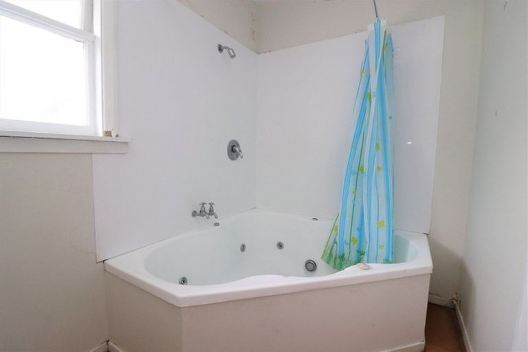 Photo of property in 10 Ontario Place, Wainoni, Christchurch, 8061