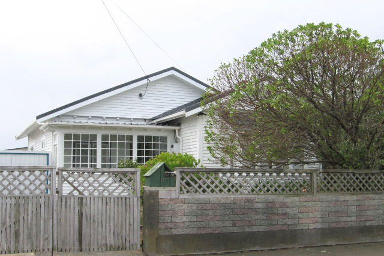 Photo of property in 19 Resolution Street, Lyall Bay, Wellington, 6022