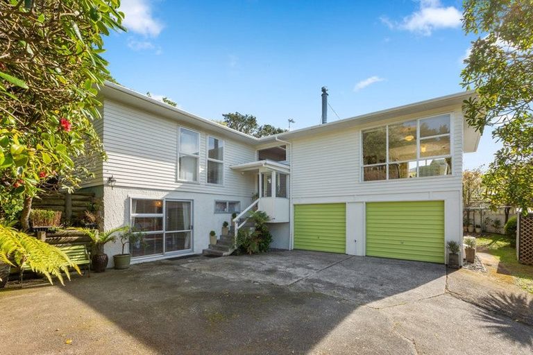 Photo of property in 8 Katarina Grove, Tawa, Wellington, 5028