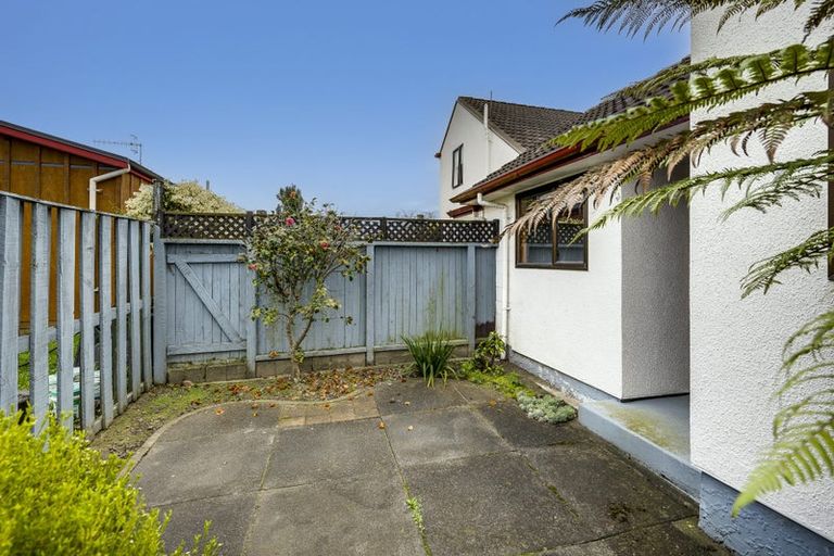 Photo of property in 2/64 Avondale Road, Taradale, Napier, 4112