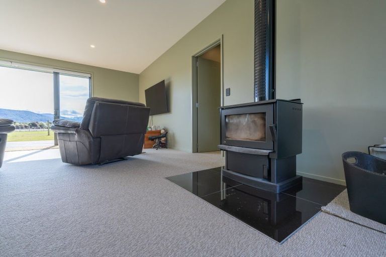 Photo of property in 877 Manapouri Te Anau Highway, Te Anau, 9679