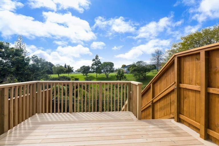 Photo of property in 18 Mokopiko Court, Beach Haven, Auckland, 0626