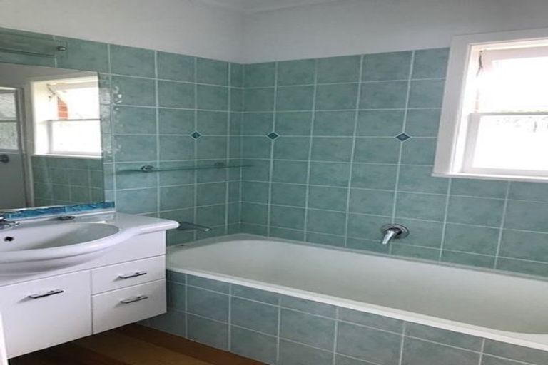 Photo of property in 57 College Road, Northcote, Auckland, 0627