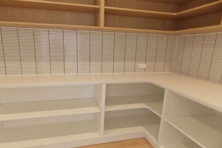 Photo of property in 18 Sardinia Grove, Fitzherbert, Palmerston North, 4410