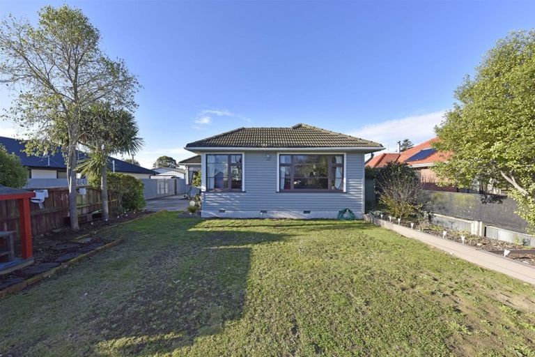 Photo of property in 146 Wainoni Road, Avondale, Christchurch, 8061