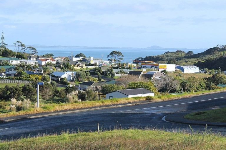 Photo of property in 4 Freyja Crescent, Coopers Beach, 0420