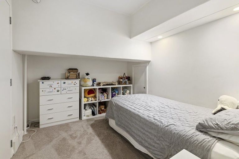 Photo of property in Stadium Garden Flats, 102/107 Thorndon Quay, Pipitea, Wellington, 6011