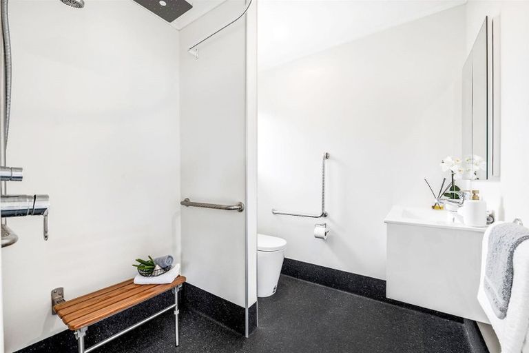 Photo of property in 1/130 Edmonton Road, Te Atatu South, Auckland, 0610