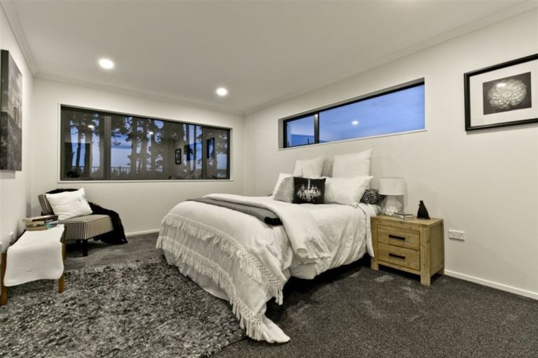 Photo of property in 6 Barrique Road, Kumeu, 0810