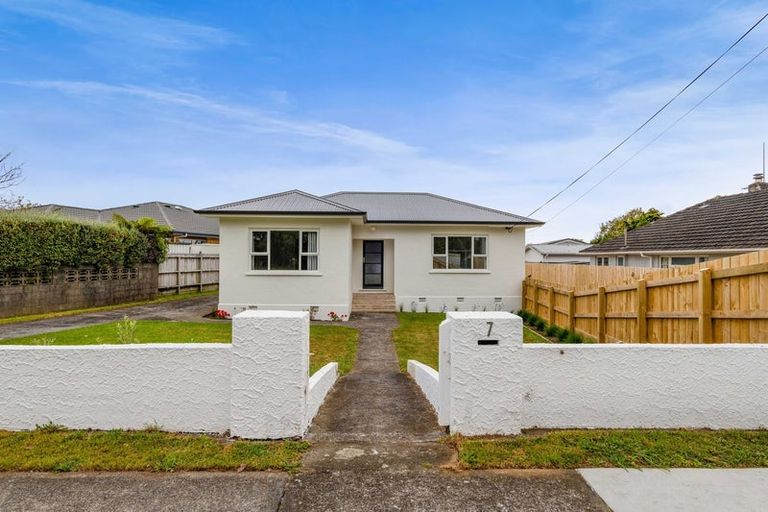 Photo of property in 7 Tarahua Road, Vogeltown, New Plymouth, 4310