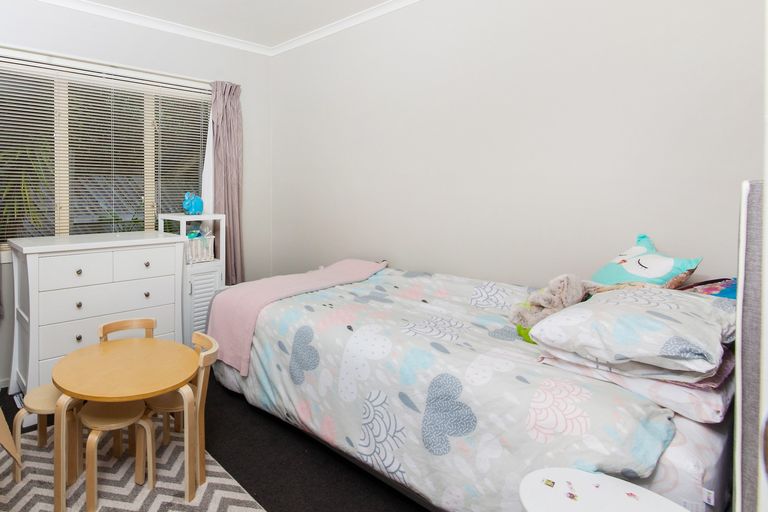Photo of property in 18 Cinnabar Place, Westgate, Auckland, 0614