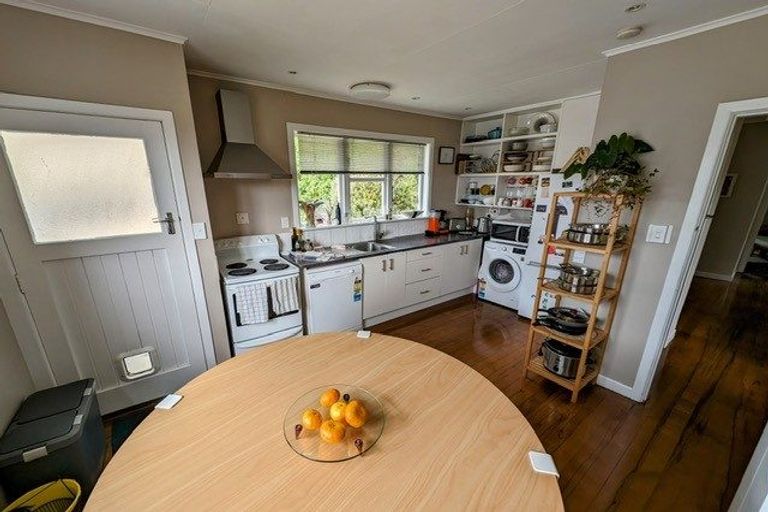 Photo of property in 92 Karepa Street, Brooklyn, Wellington, 6021