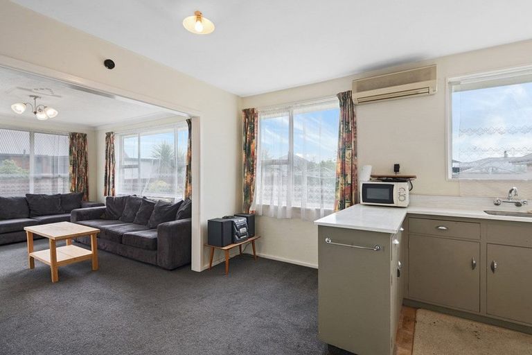 Photo of property in 2/272 Main North Road, Redwood, Christchurch, 8051