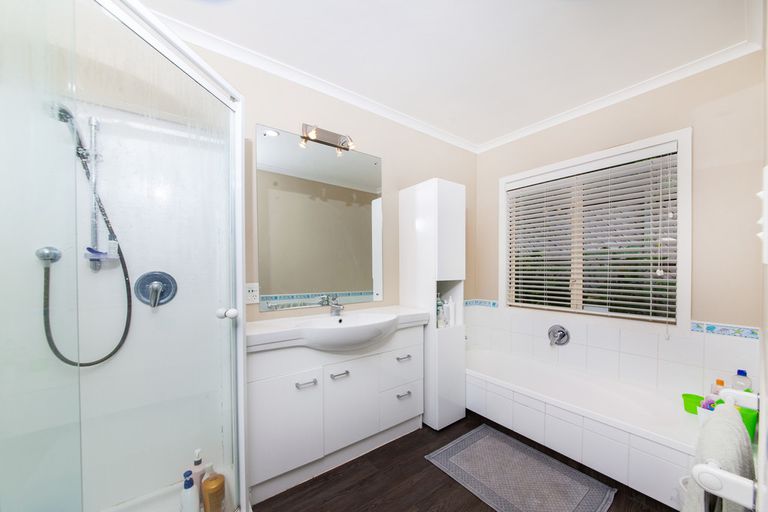 Photo of property in 18 Cinnabar Place, Westgate, Auckland, 0614
