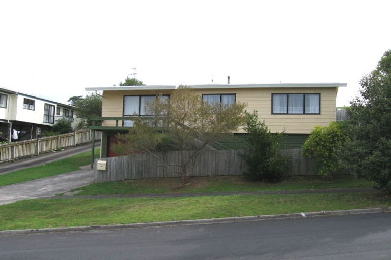 Photo of property in 2/22 Elizabeth Drive, West Harbour, Auckland, 0618